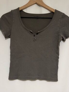 Brandy Melville Zelly Button Top